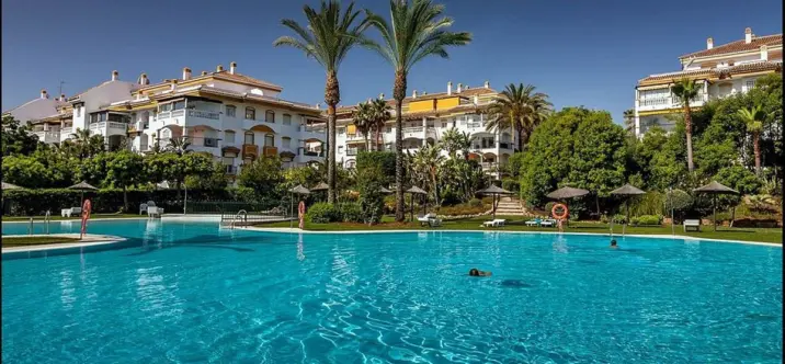 Продажа апартаментов на среднем этаже в Nueva Andalucía 0