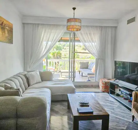 Продажа апартаментов на среднем этаже в Nueva Andalucía