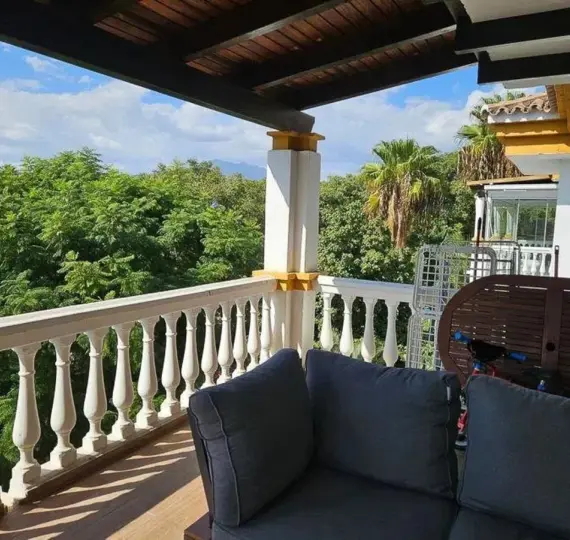 Продажа апартаментов на среднем этаже в Nueva Andalucía