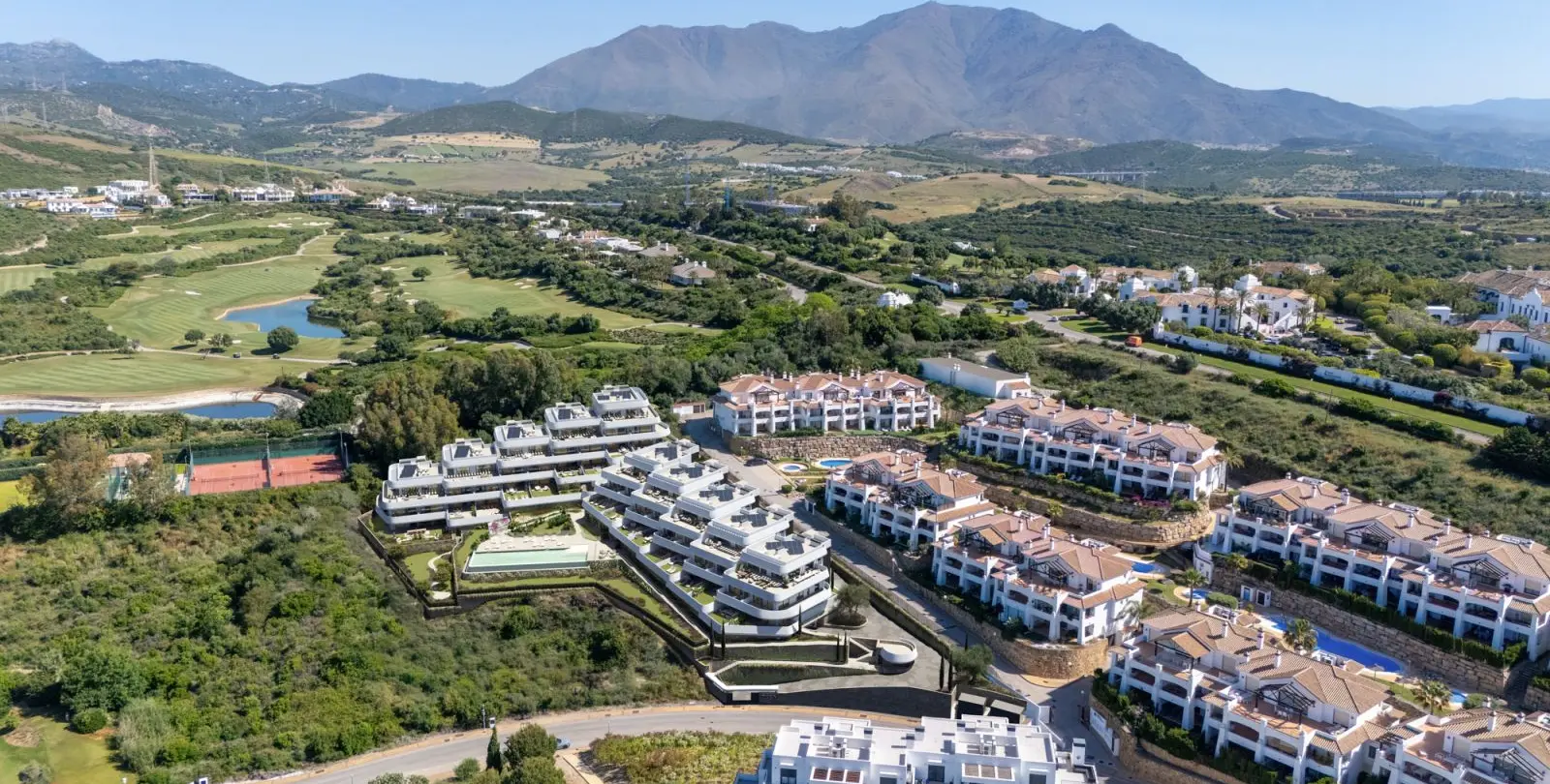 Продажа апартаментов на первом этаже в Casares 16