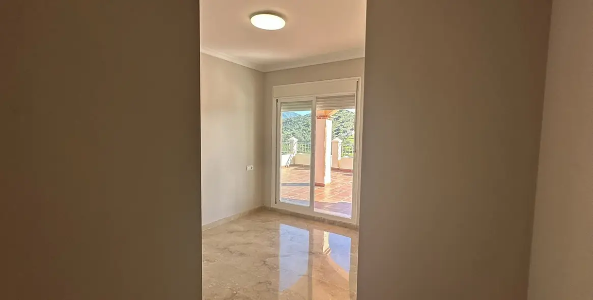 Sale of penthouse in Mijas Golf 30