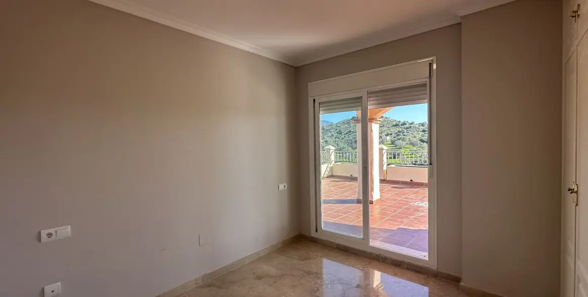 Sale of penthouse in Mijas Golf 31