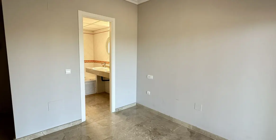 Sale of penthouse in Mijas Golf 34