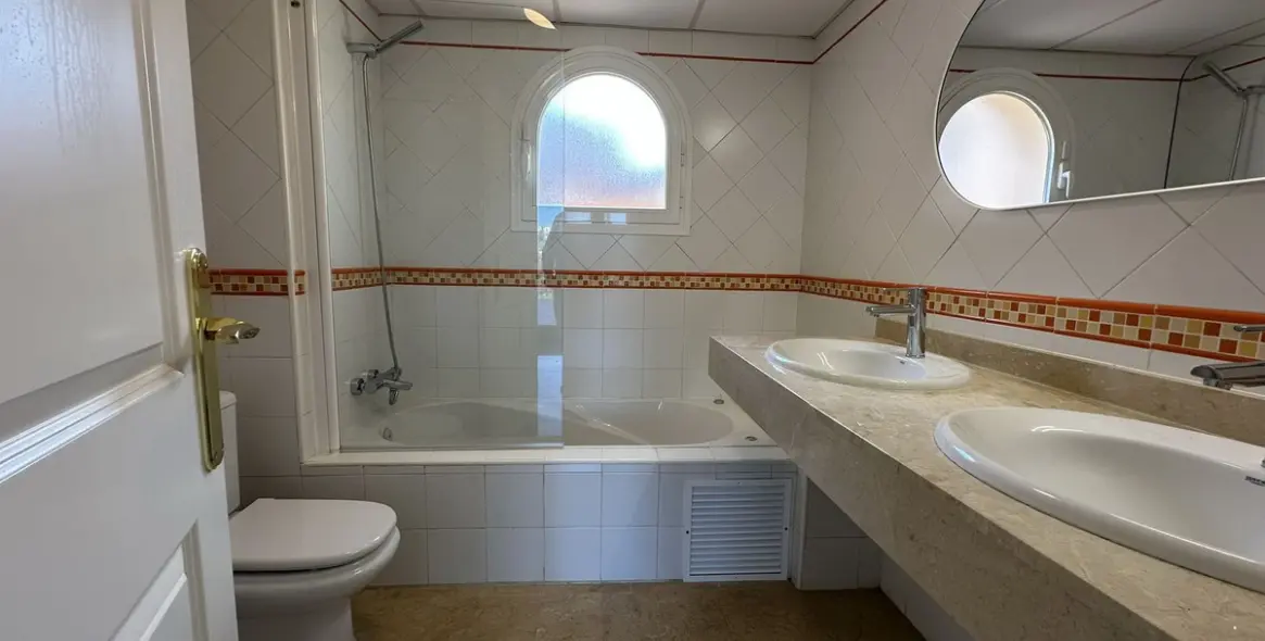 Sale of penthouse in Mijas Golf 35