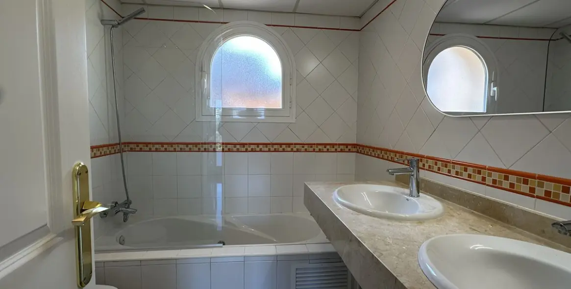 Sale of penthouse in Mijas Golf 36