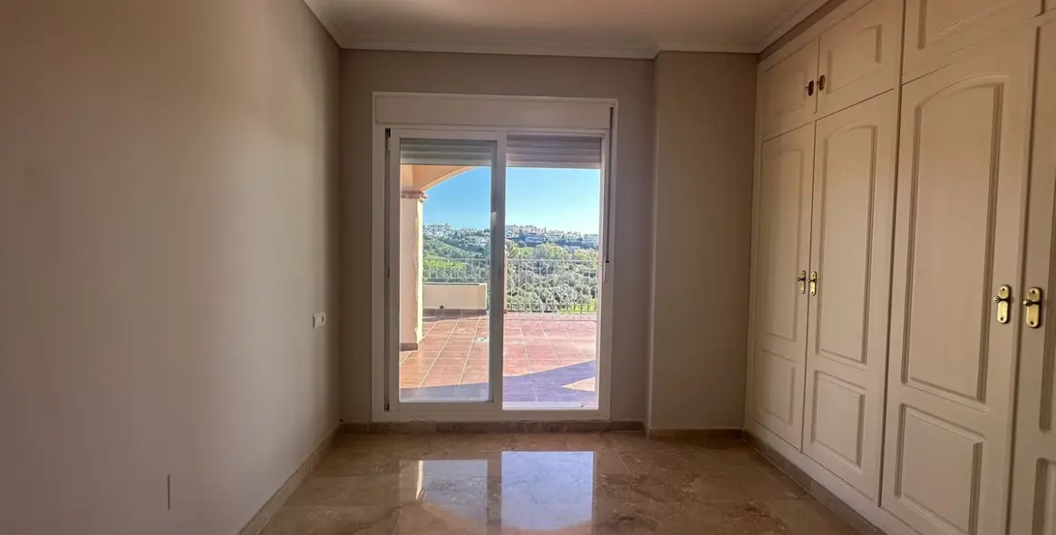 Sale of penthouse in Mijas Golf 40
