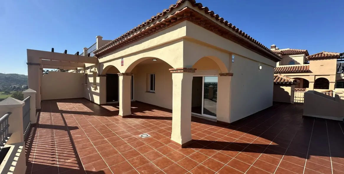 Sale of penthouse in Mijas Golf 41