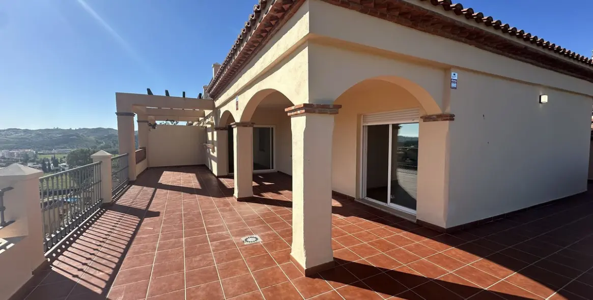 Sale of penthouse in Mijas Golf 43