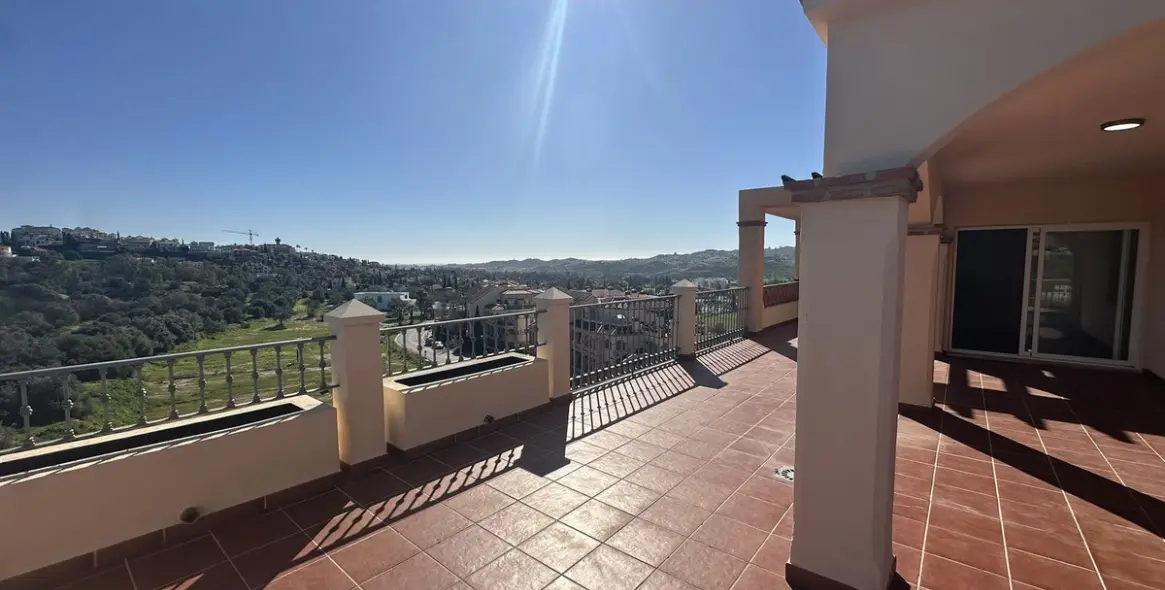 Sale of penthouse in Mijas Golf 44
