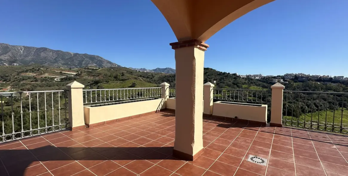 Sale of penthouse in Mijas Golf 48