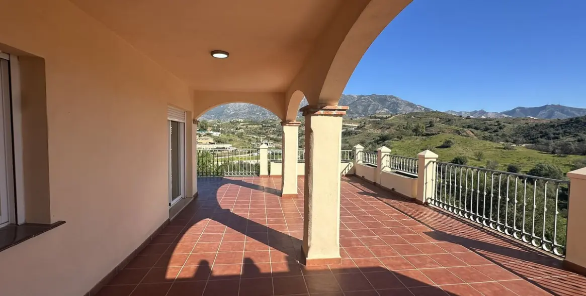 Sale of penthouse in Mijas Golf 52