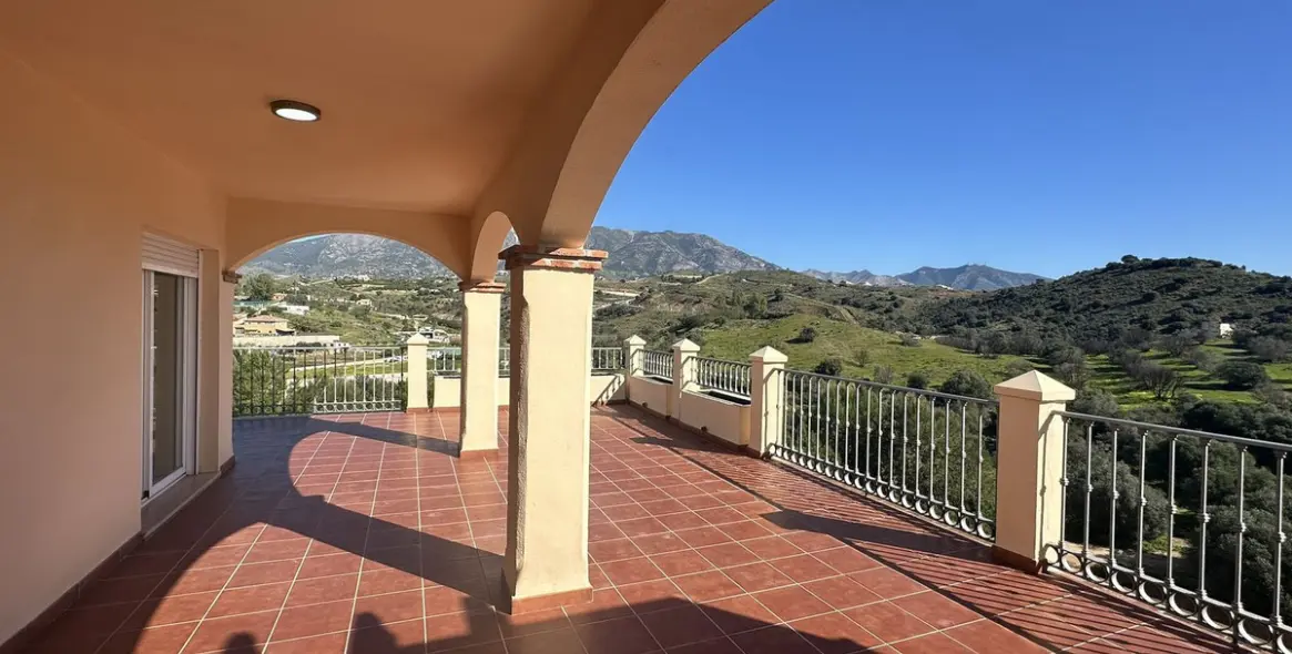 Sale of penthouse in Mijas Golf 53