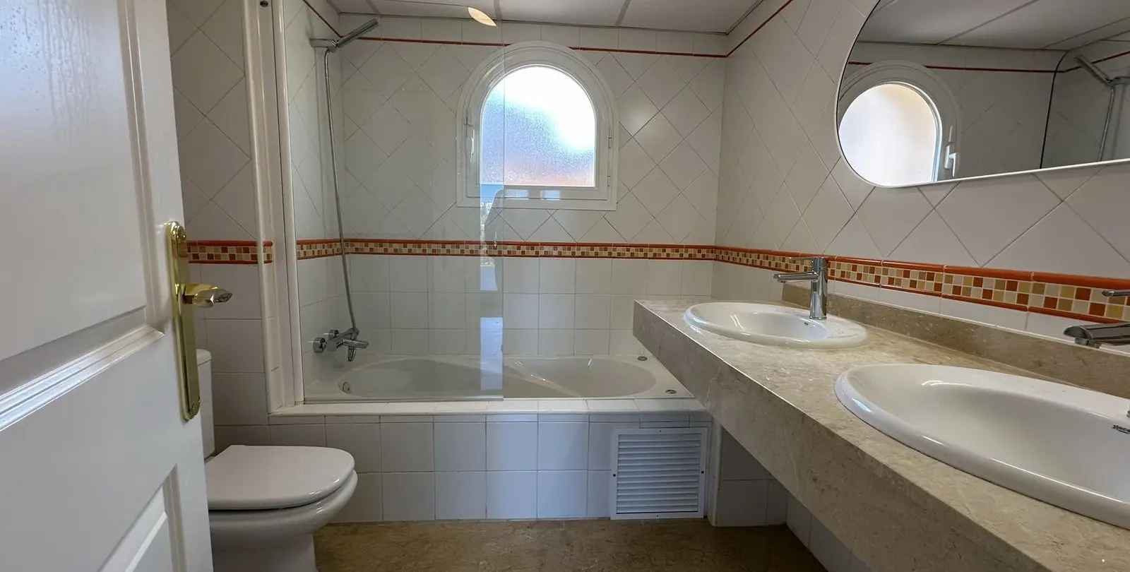Sale of penthouse in Mijas Golf 35
