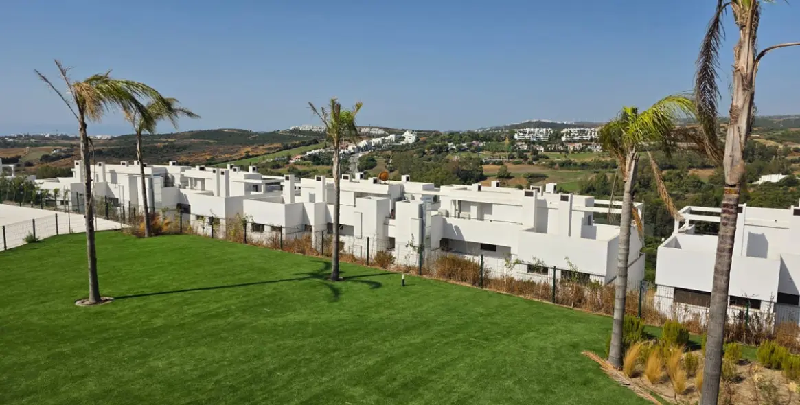 Sale of middle floor apartment in Estepona (district Estepona) 1