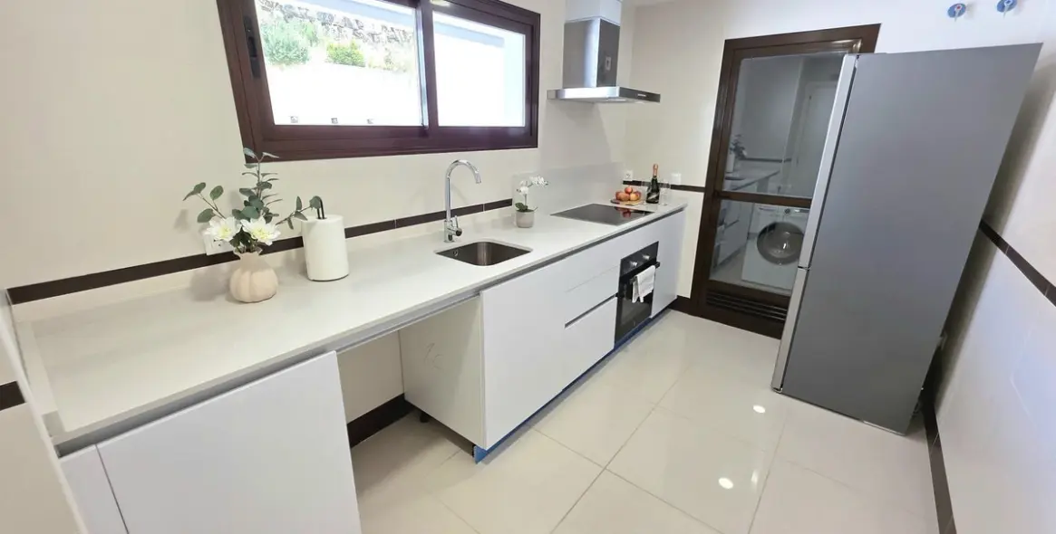 Sale of middle floor apartment in Estepona (district Estepona) 3