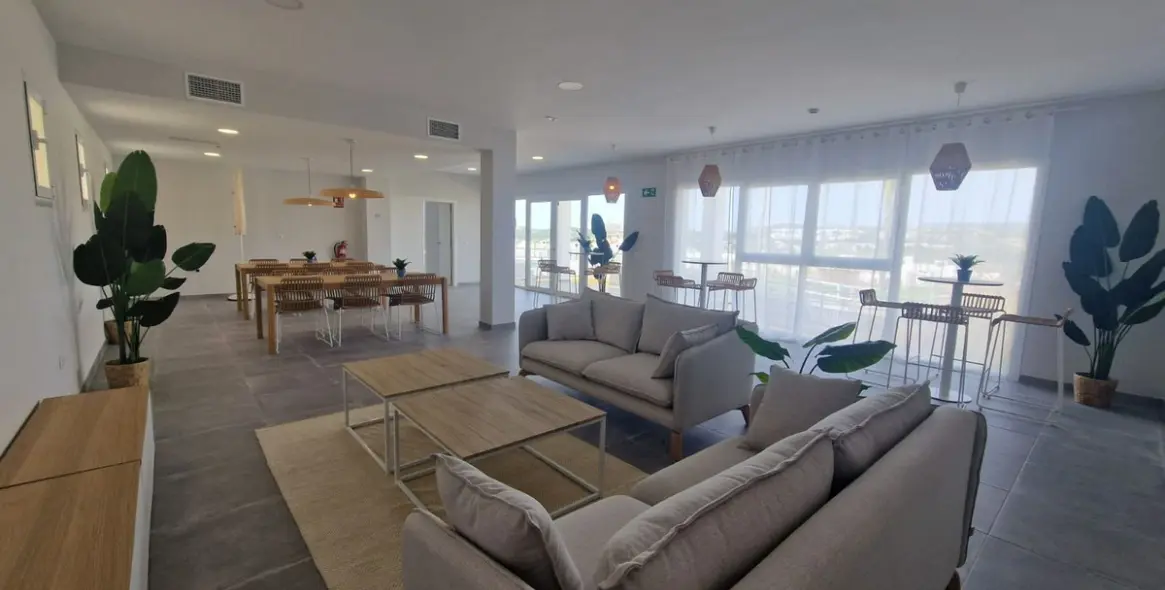 Sale of middle floor apartment in Estepona 11