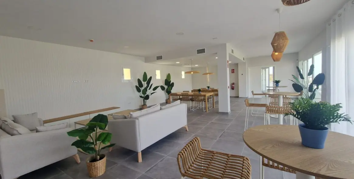 Sale of middle floor apartment in Estepona 12