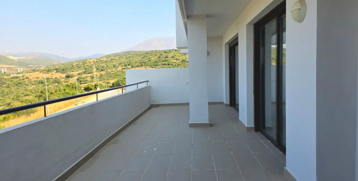 Sale of middle floor apartment in Estepona 13