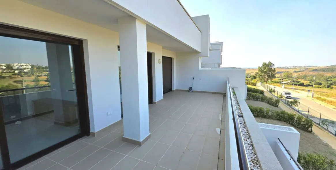 Sale of middle floor apartment in Estepona 14