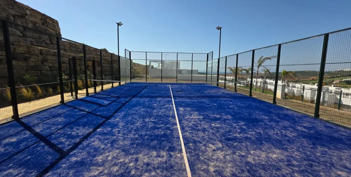 Sale of middle floor apartment in Estepona 16