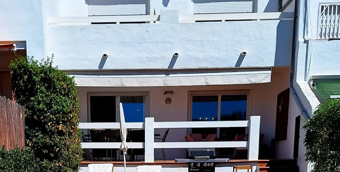 Sale of townhouse in La Duquesa 6