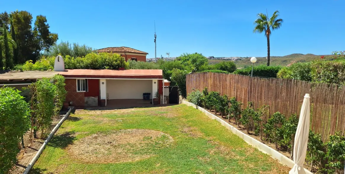 Sale of townhouse in La Duquesa 15