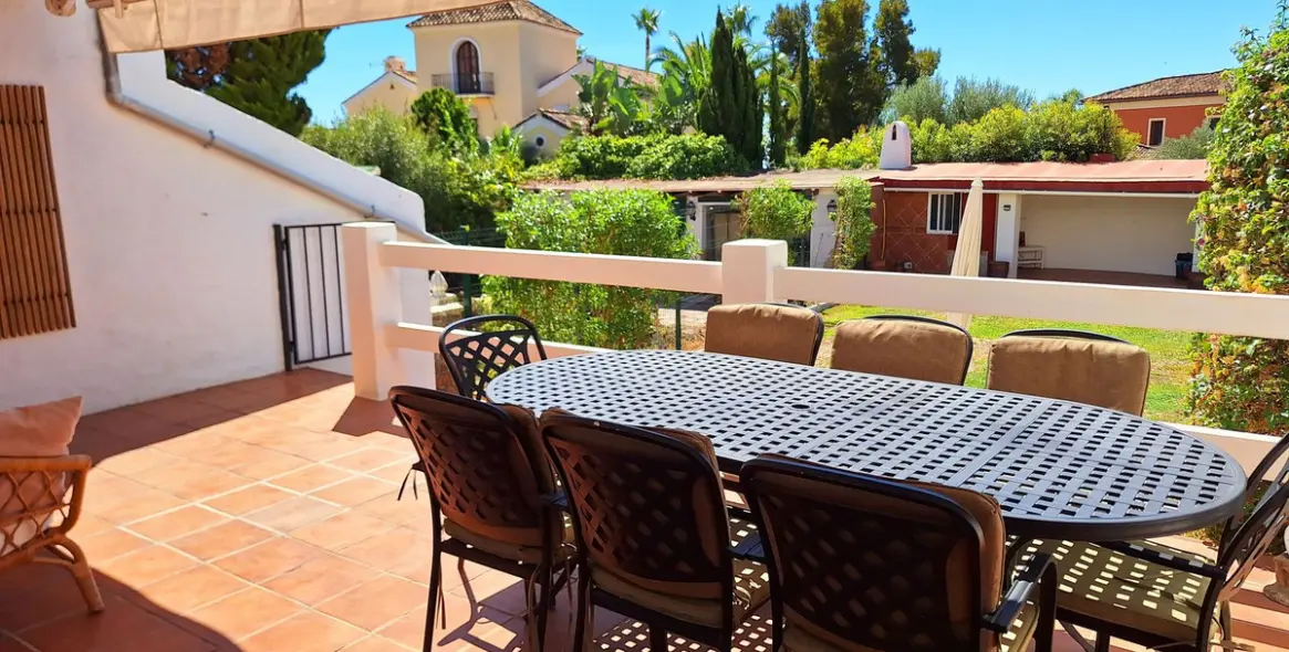 Sale of townhouse in La Duquesa 17