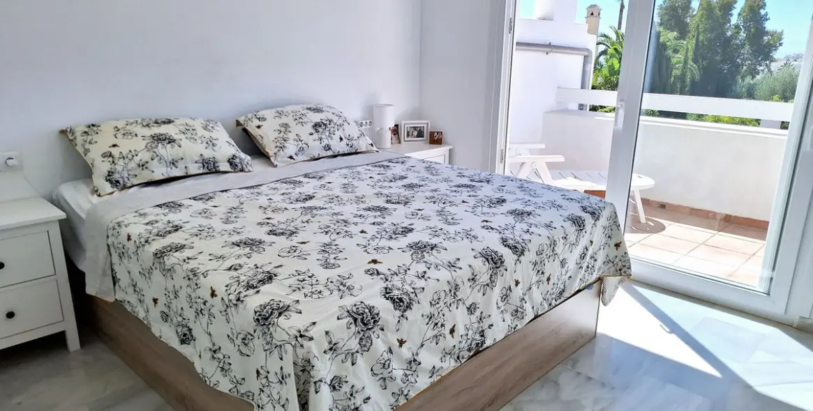 Sale of townhouse in La Duquesa 19