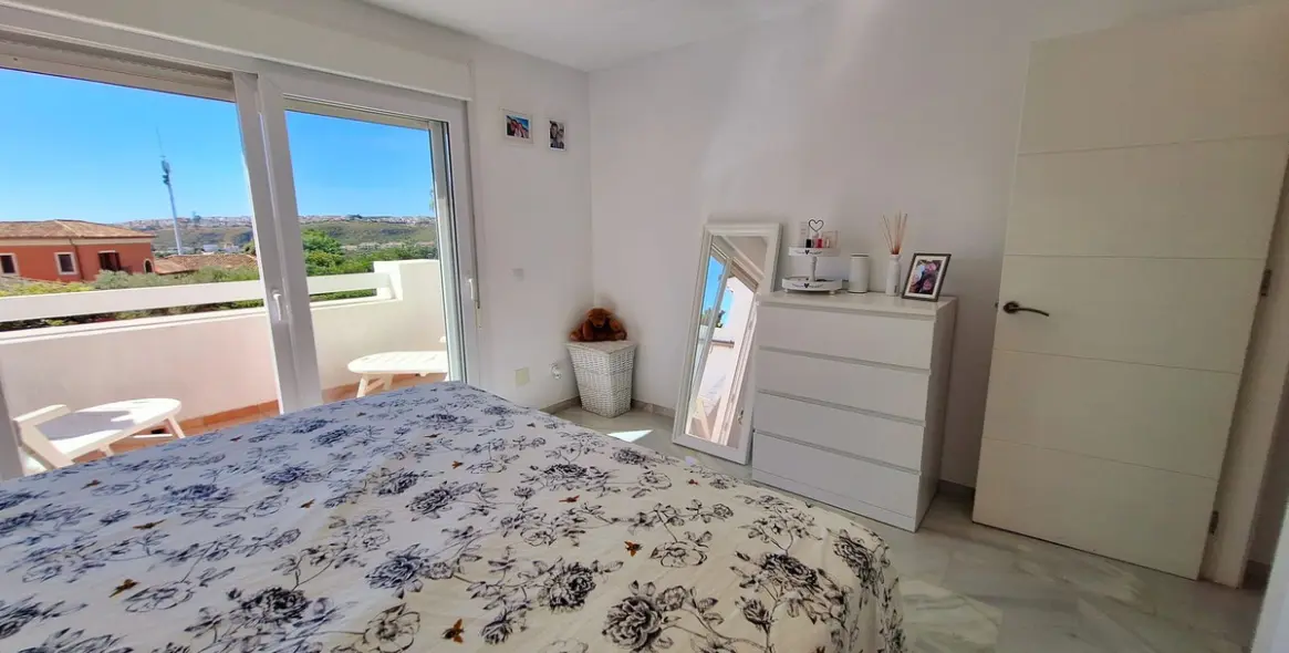 Sale of townhouse in La Duquesa 20