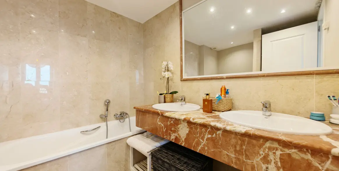 Sale of ground floor apartment in Mijas Costa 10