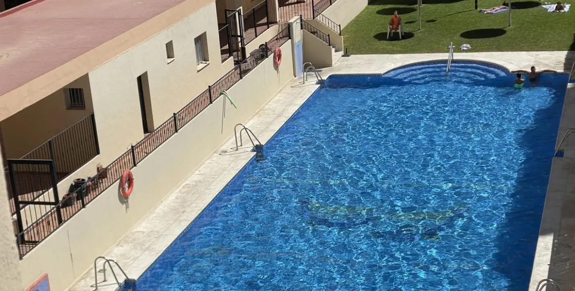 Продажа двухуровневых апартаментов в Estepona 20