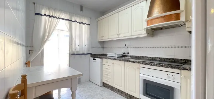 Продажа двухуровневых апартаментов в Estepona 3