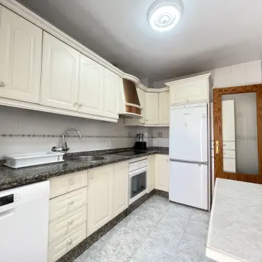 Продажа двухуровневых апартаментов в Estepona