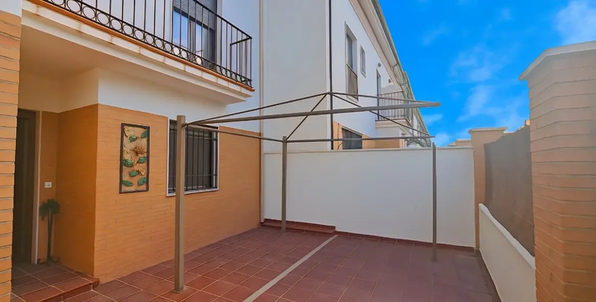 Sale of semi-detached house in Ronda 4