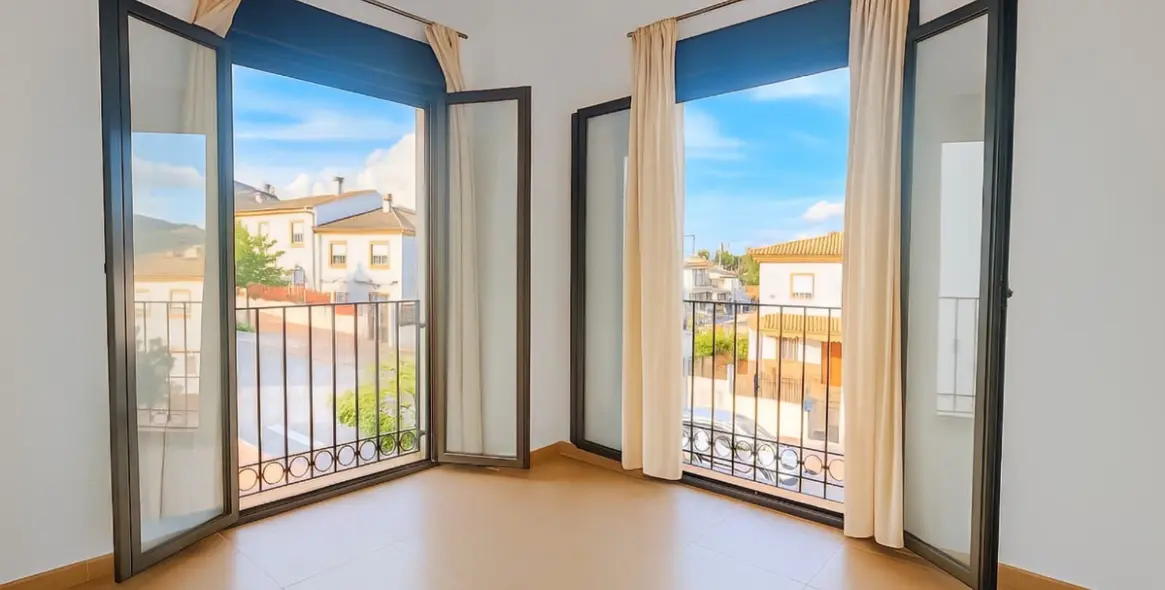Sale of semi-detached house in Ronda 5