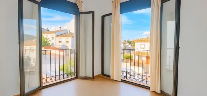 Sale of semi-detached house in Ronda 4