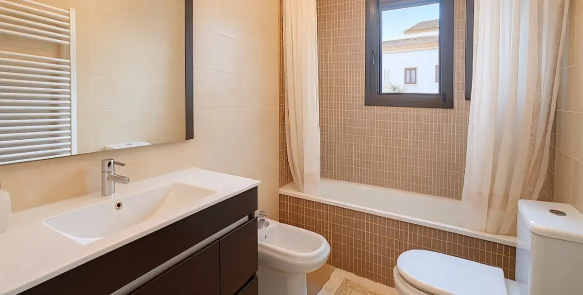 Продажа дома на две семьи в Ronda 25