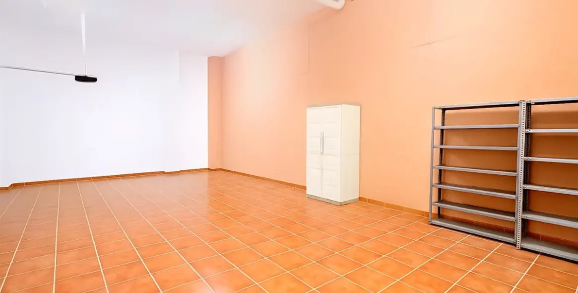 Продажа дома на две семьи в Ronda 29