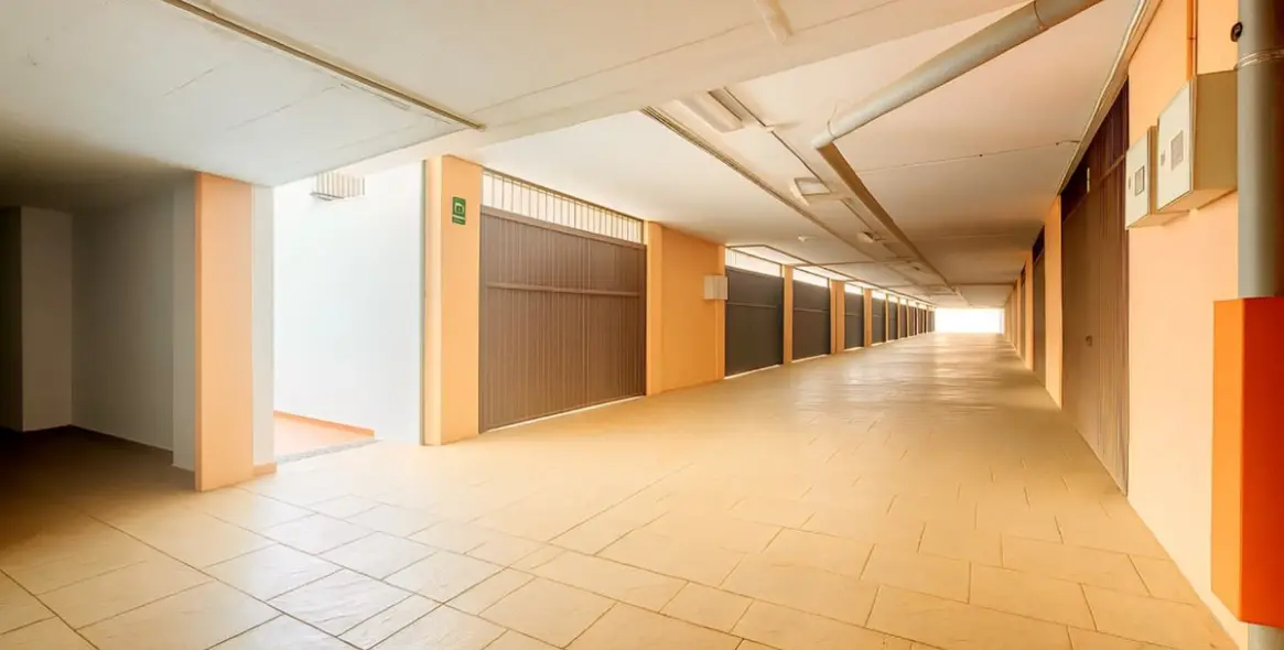 Продажа дома на две семьи в Ronda 30