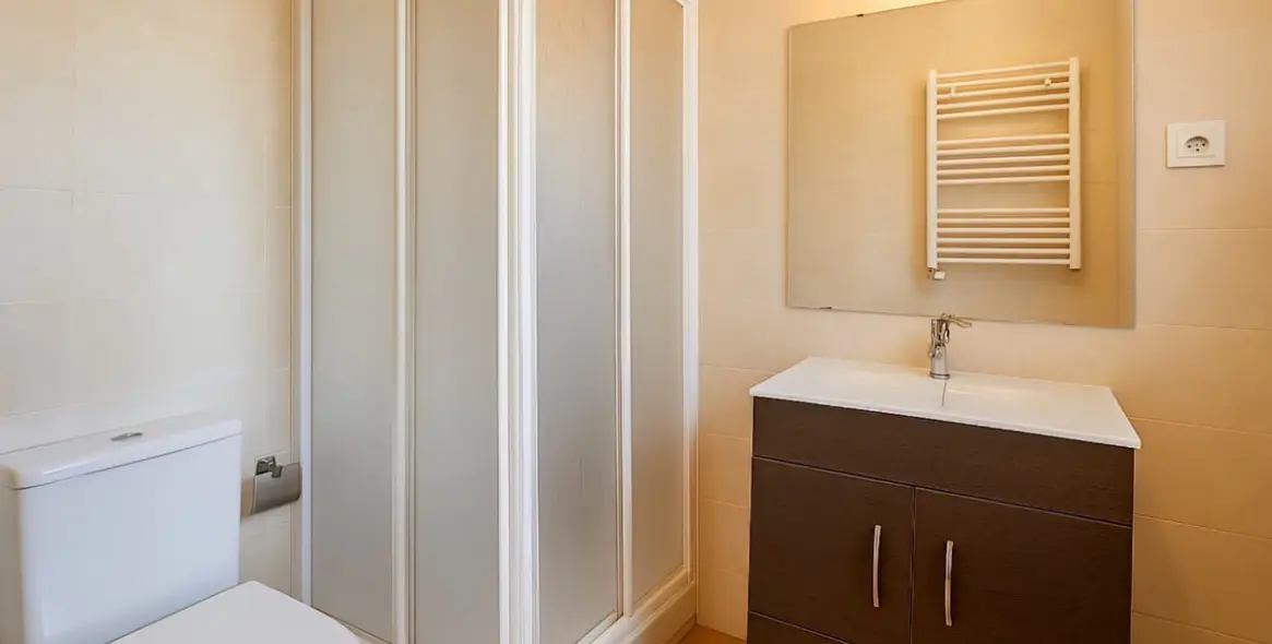 Продажа дома на две семьи в Ronda 37