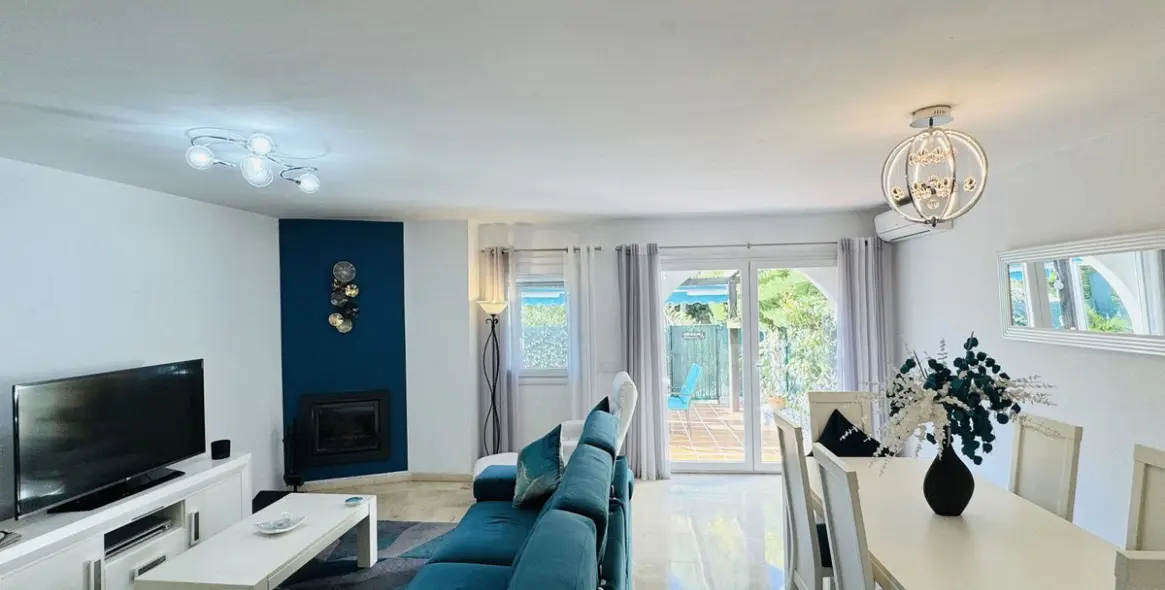 Sale of townhouse in Casares Playa 1