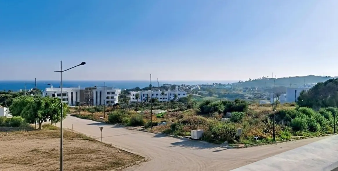 Sale of middle floor apartment in Estepona (district Estepona) 1