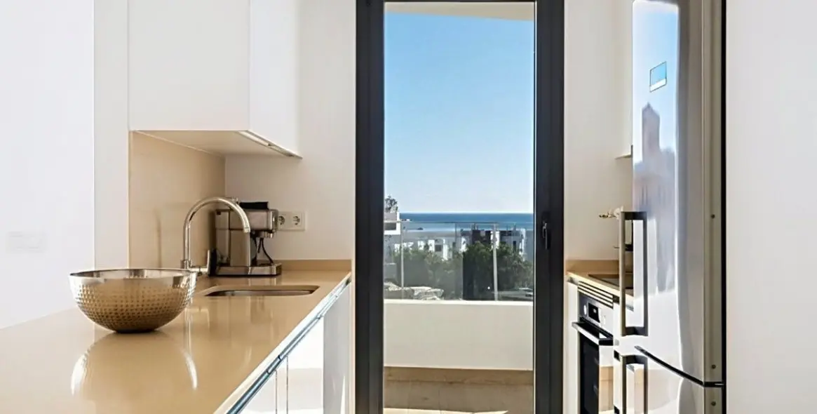 Sale of middle floor apartment in Estepona (district Estepona) 6