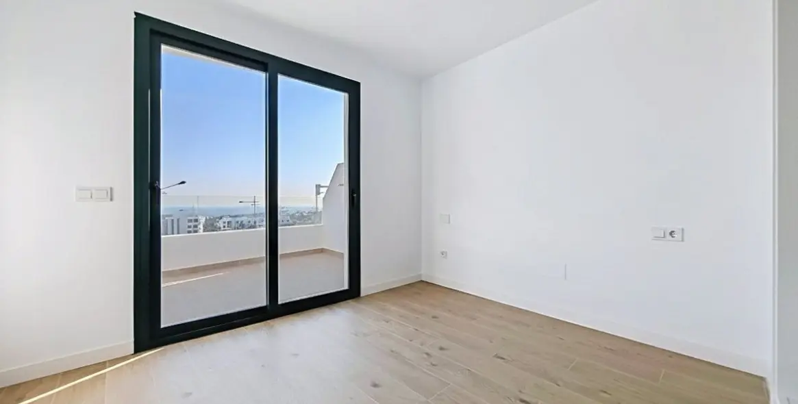 Продажа апартаментов на среднем этаже в Estepona 12