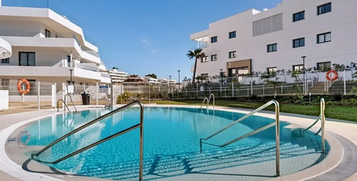 Продажа апартаментов на среднем этаже в Estepona 15