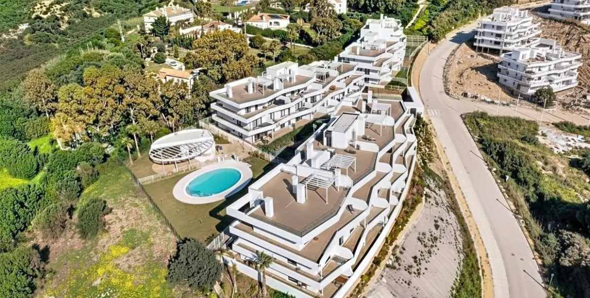 Продажа апартаментов на среднем этаже в Estepona 19