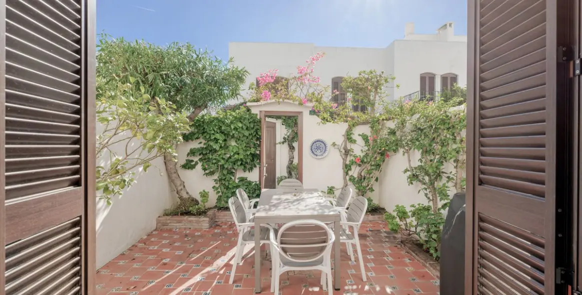 Sale of townhouse in Estepona 1