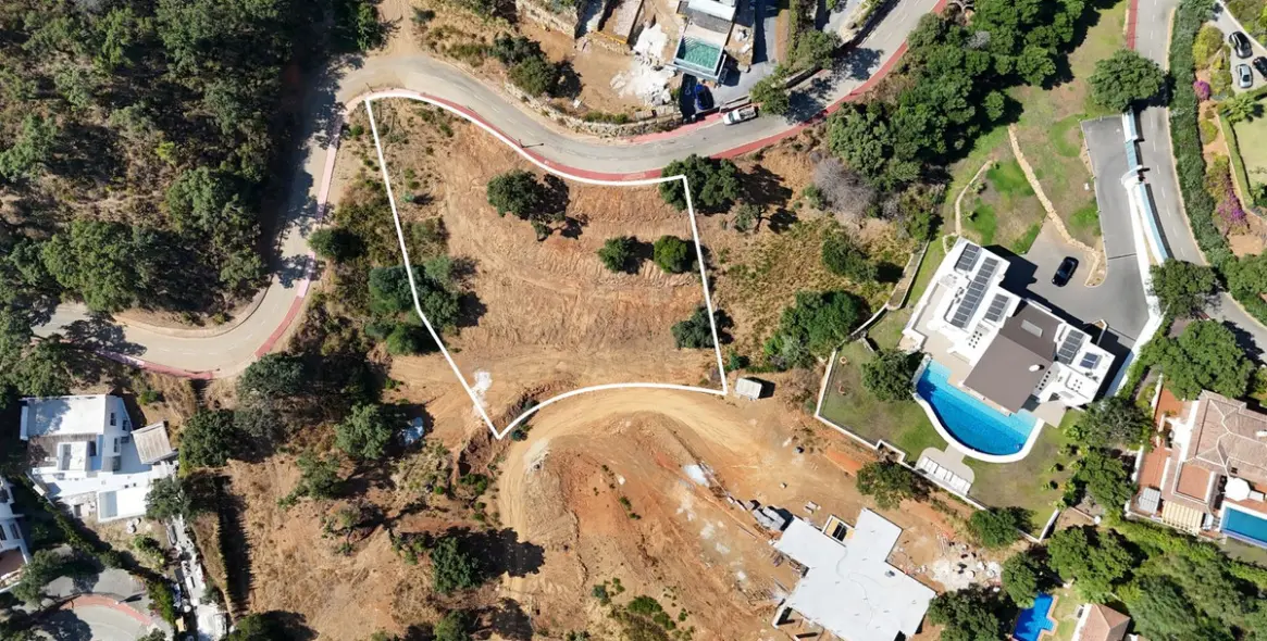 Продажа  жилого участка в La Mairena 2