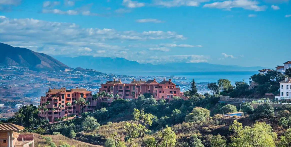 Продажа  жилого участка в La Mairena 4