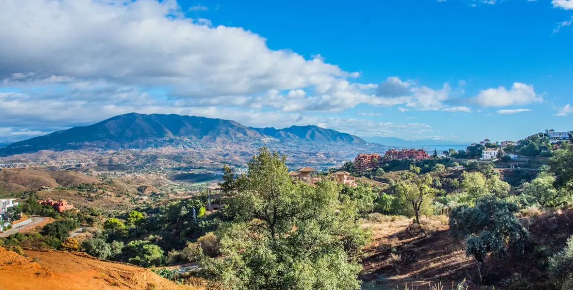 Продажа  жилого участка в La Mairena 5